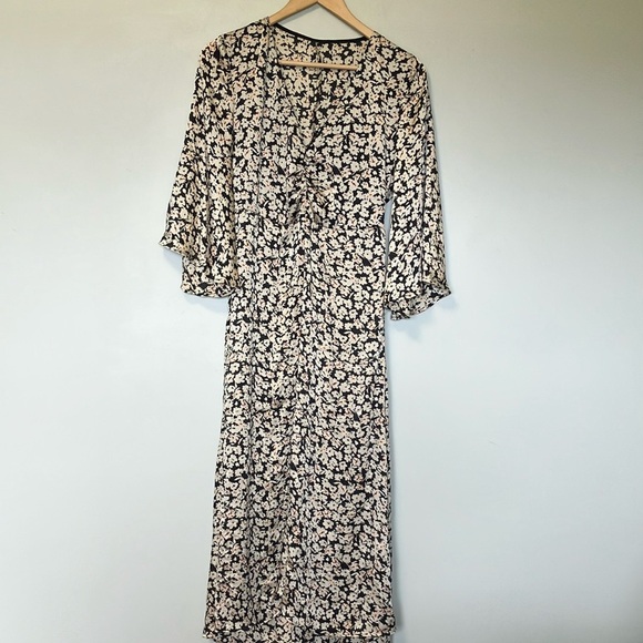 Zara wide sleeve v neck Floral Black and White Dress - Picture 1 of 6